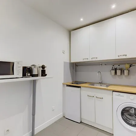 325 Greta - Superb In * Párizs